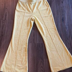 NWOT - Aerie Ribbed Yellow Flared Bottoms - size small short